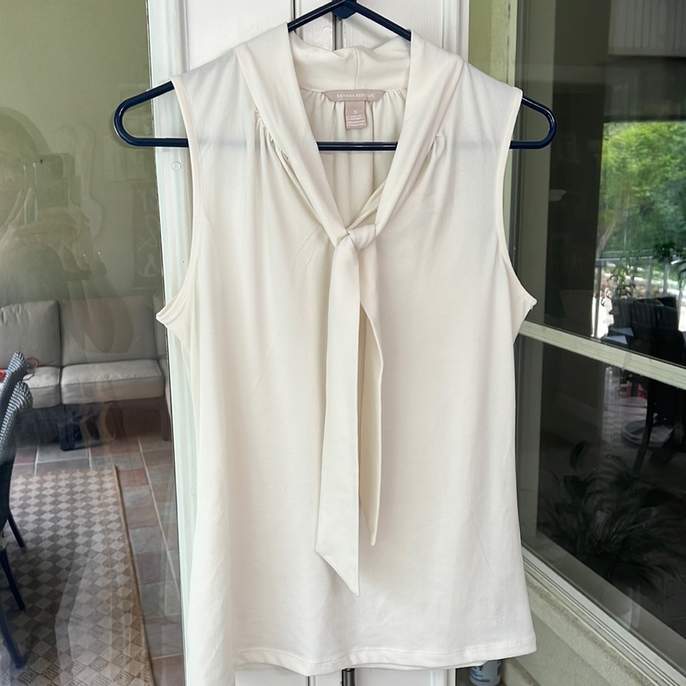 S Banana Republic off white tie-neck blouse